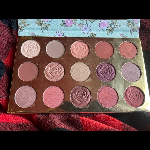 Eyeshadow - Picture 2 of 2